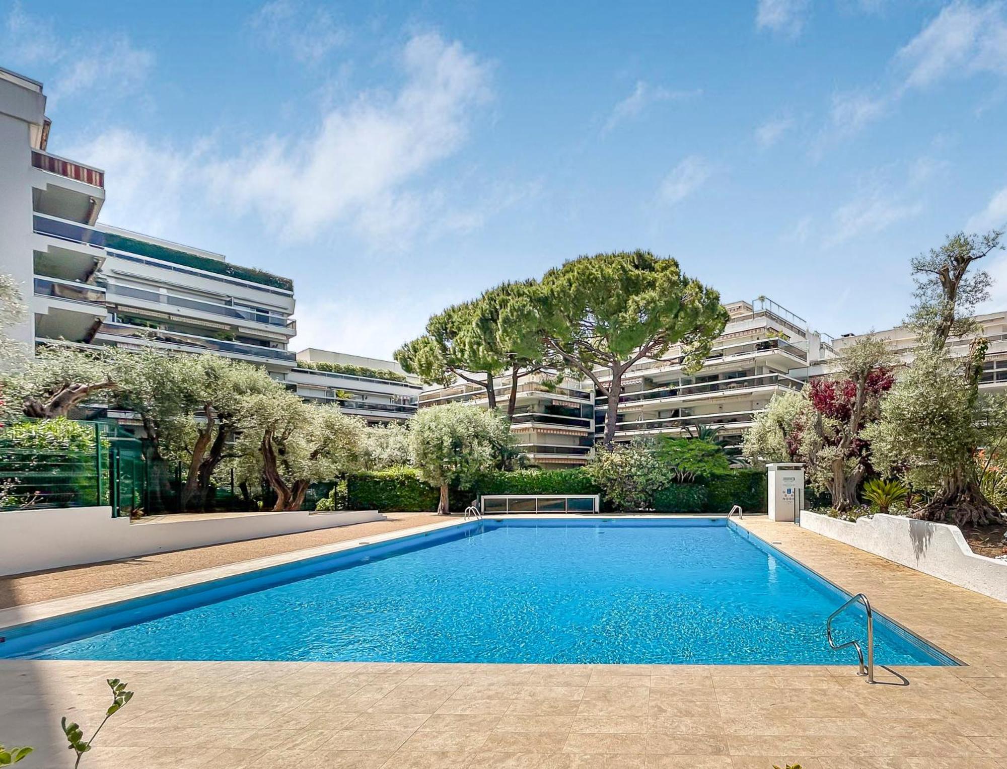 Joli Studio 4Pers Piscine Tout Confort ฌวง-เลส์-แป็งส์ ภายนอก รูปภาพ